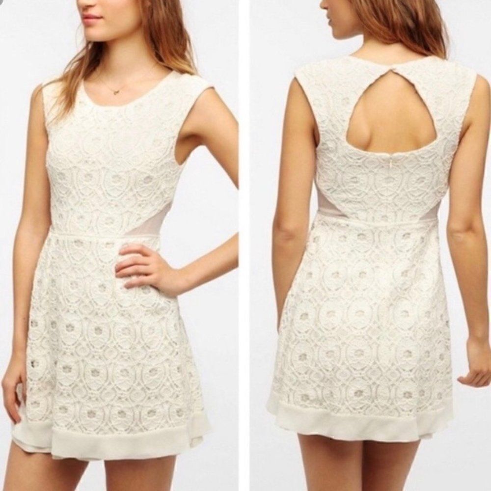 Urban Outfitters Kimchi Blue Cream Medallion Lace Fit and Flare Dress Size 6